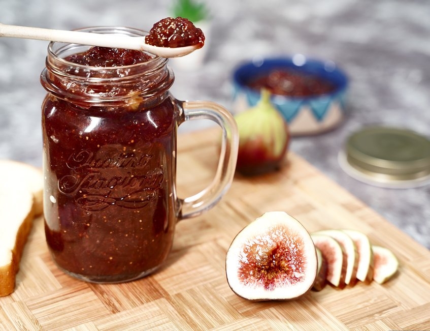 albal-confiture-de-figues-dans-un-bocal-content