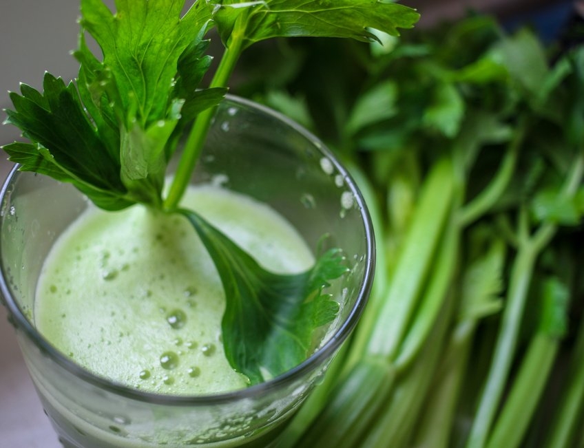 albal-jus-de-celeri-vert-dans-verre-content