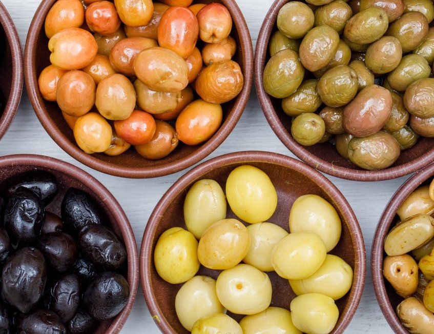 albal-olives-multicolores-dans-des-petits-bols-content