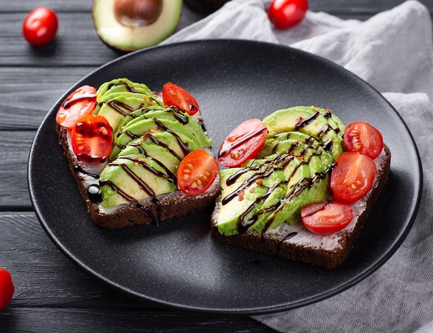 albal-toast-avocat-tomates-cerises-content