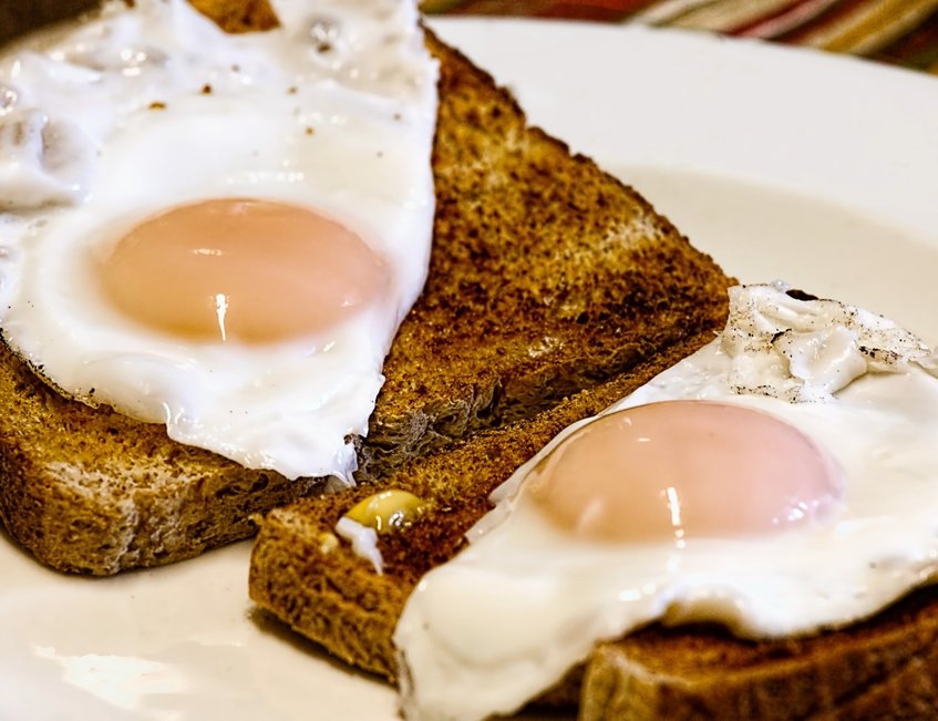 albal-toasts-oeufs-sur-le-plat-content